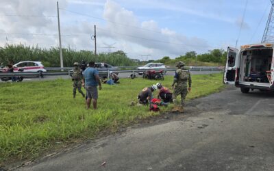Pareja de Naranjos sufre accidente en motocicleta rumbo a Tuxpan; ambos fueron hospitalizados