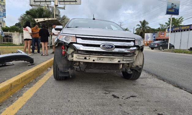 Taxista choca con una familia y huye del lugar; víctimas quedan desamparadas