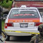 Aseguran taxi baleado en Tuxpan; se desconoce el paradero del conductor