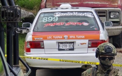 Aseguran taxi baleado en Tuxpan; se desconoce el paradero del conductor