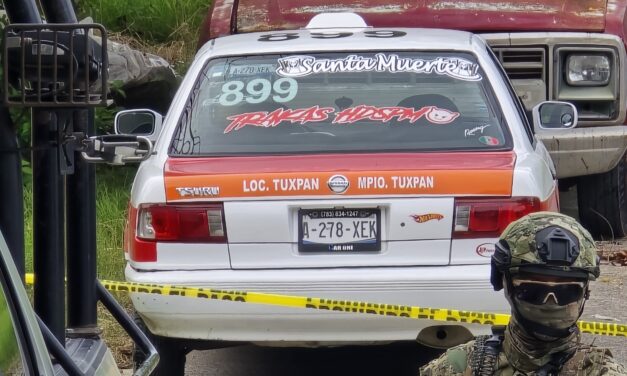 Aseguran taxi baleado en Tuxpan; se desconoce el paradero del conductor