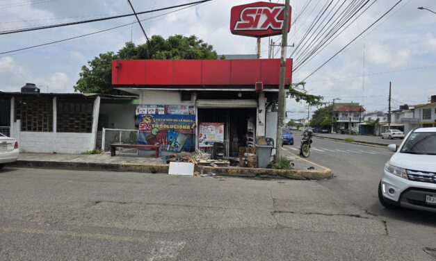 Incendio consume depósito SIX en Tuxpan; daños superan los 400 mil pesos