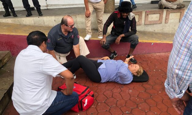 Autoridades alertan por riesgos al caminar o conducir en zonas encharcadas