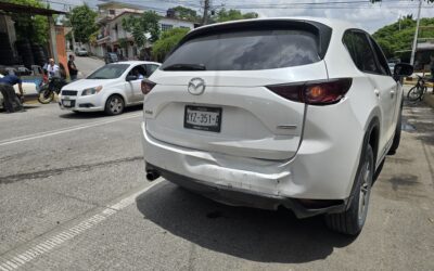 Accidente por alcance en la colonia El Esfuerzo deja dos personas lesionadas, entre ellas una menor de edad