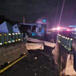 Se estrella tráiler contra muro y provoca carambola en la autopista México–Tuxpan; no hay heridos