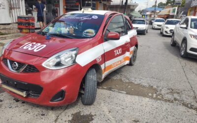 Choque leve frente a Mamá Lucha: los peluches del taxi salieron ilesos