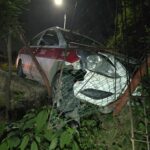 Taxi se desliza sin conductor y choca contra cerco en la colonia 6 de Enero