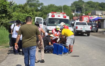 Choque entre taxi y motocicleta deja un menor lesionado en la carretera Tuxpan-Tampico