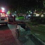 Adulto mayor sufre aparatosa caída de triciclo; rechaza atención hospitalaria
