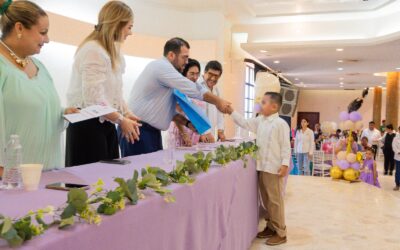 El alcalde Dr. Jesús Fomperoza Torres apadrina graduación de niñas y niños de CAIC del DIF Tuxpan