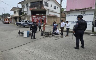Se pasa el ALTO y provoca CHOQUE DE MORTALIKAS