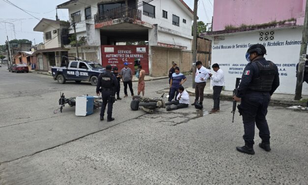 Se pasa el ALTO y provoca CHOQUE DE MORTALIKAS