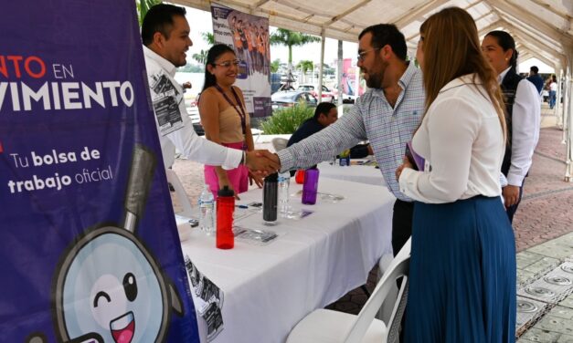 Un gran número de jóvenes hallaron oportunidades laborales en la Feria Juvenil del Empleo Tuxpan 2025