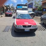 Colisión por alcance entre autobús y taxi en la colonia La Ribera de Tuxpan