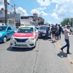 Chocan en Zapote Gordo, le pegan a un Taxi