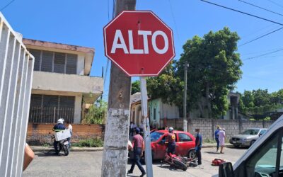 Tercer accidente de moto en el día: Italika Vortex se impacta contra Chevy en pleno Centro de Tuxpan
