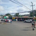 ¡Se paso el ALTO! Choque en la colonia Del Valle deja una mujer lesionada