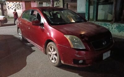 Choque en el Centro de Tuxpan deja daños materiales y un joven lesionado