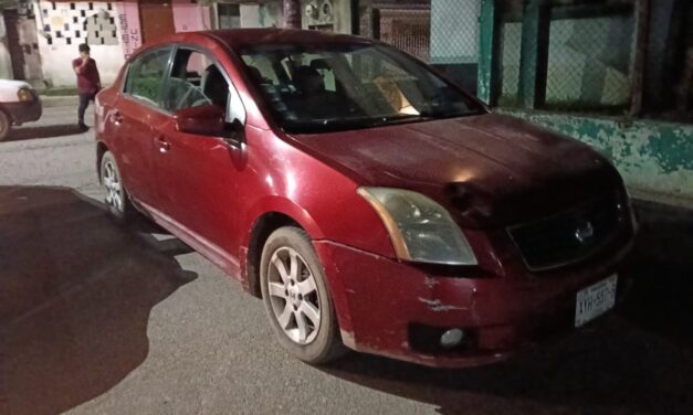 Choque en el Centro de Tuxpan deja daños materiales y un joven lesionado