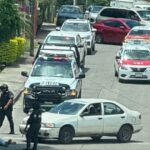 Accidente por maniobra de reversa deja daños materiales en la colonia Los Pinos