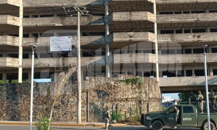Aparece narcolona en hotel en remodelación de Tuxpan