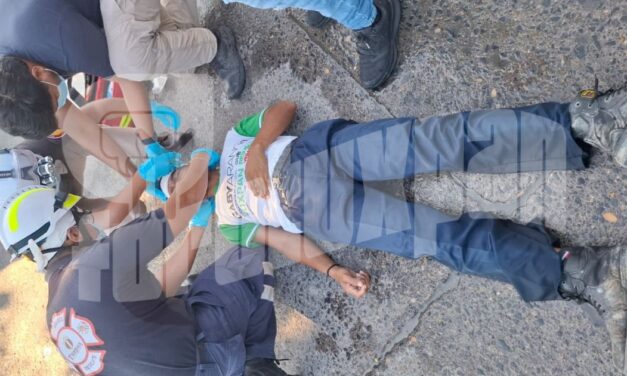 Trabajador de limpia pública sufre caída y es trasladado al IMSS Bienestar
