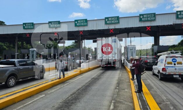 Encapuchados convierten protesta en negocio: toman la caseta de Tuxpan y se embolsan hasta 40 mil pesos en 8 horas