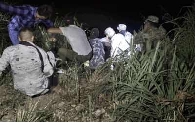 Mujer rescatada tras caer al estero Tenechaco