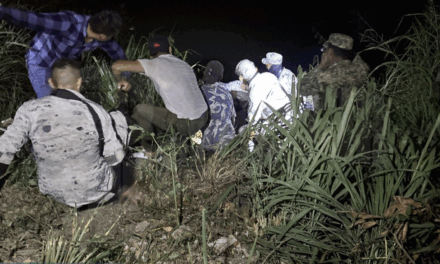 Mujer rescatada tras caer al estero Tenechaco