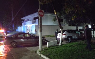 Se pasa el Alto y choca, en Jardines
