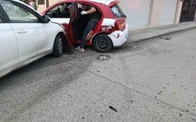 Choque en la colonia Anáhuac deja un lesionado leve