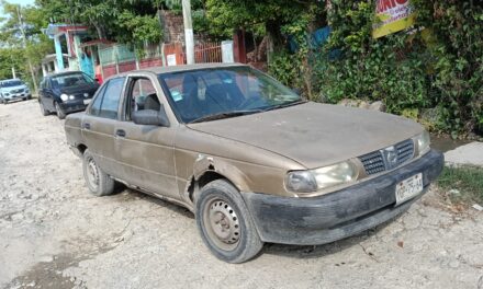 Le pega de Reversa a un POLO en la Anáhuac