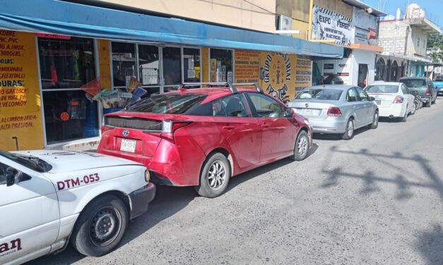 Conductor de Prius se da a la fuga tras choque en la colonia La Rivera