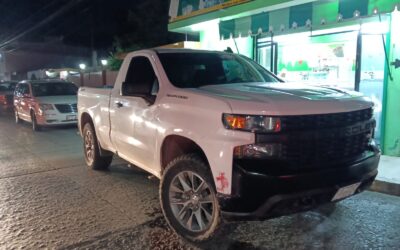 Silverado VS Taxi en el centro