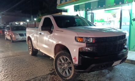 Silverado VS Taxi en el centro