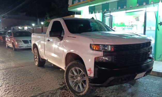 Silverado VS Taxi en el centro