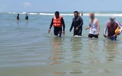 Evitan tragedia en Tuxpan: salvan a bañista arrastrado por el mar