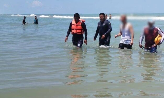 Evitan tragedia en Tuxpan: salvan a bañista arrastrado por el mar
