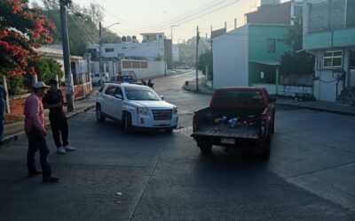 Conductora provoca múltiples choques en Fovissste Lomas de Tuxpan y huye