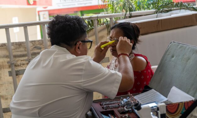 Apoyo a familias tuxpeñas con talleres, cortes de cabello y revisiones visuales