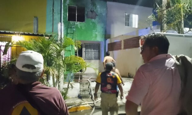 Incendio en vivienda de Infonavit Tulipanes moviliza a vecinos y bomberos