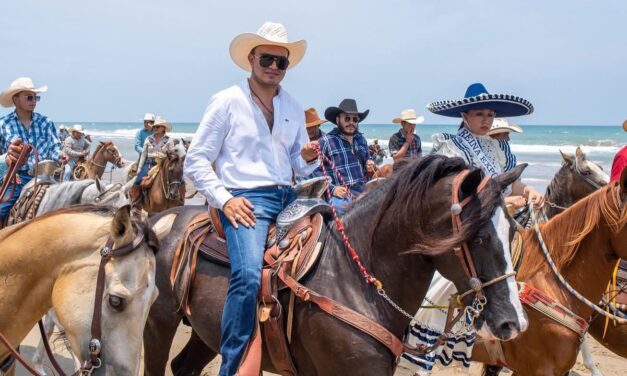 Tuxpan vive su tradición ecuestre en honor a Nuestra Señora de la Asunción
