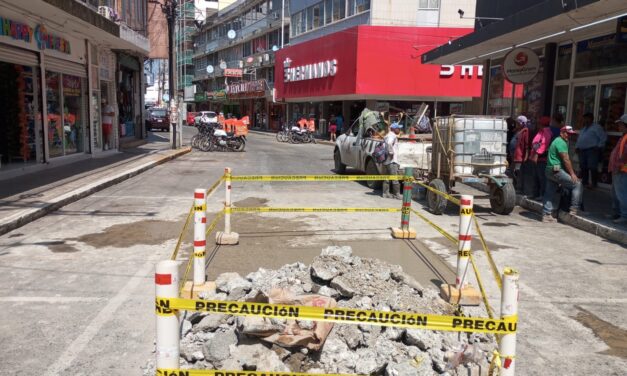 Obras Públicas realizó trabajos de bacheo en la avenida Juárez, en las calles Fausto Vega y Garizurieta, esquina 2 de Abril