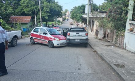 Choque en la Anáhuac deja una mujer lesionada