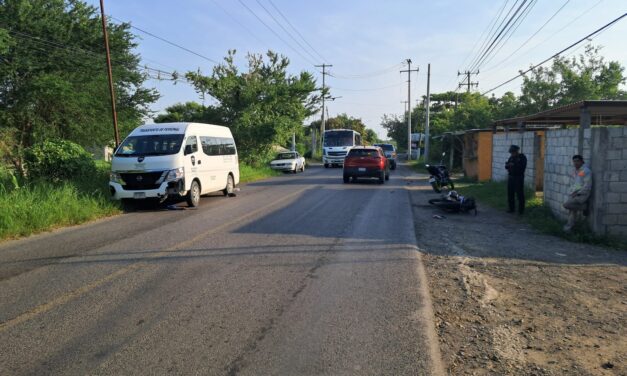 Motociclista resulta lesionado tras doble colisión en carretera a la termoeléctrica