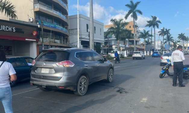 Motociclista provoca carambola en el bulevar Reyes Heroles