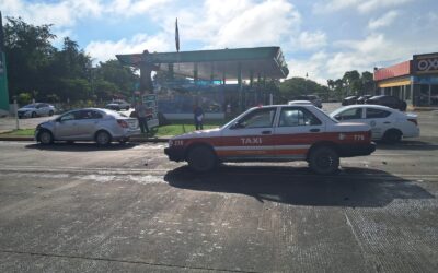 Choque frente a la gasolinera del Bateador