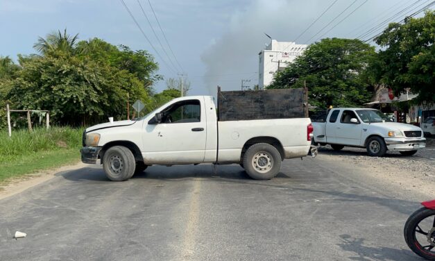 Cierran paso hacia la CFE en Playa San Antonio por inconformidad con obras
