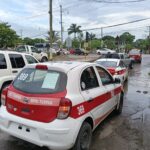 Choque entre dos taxis en la colonia Azteca