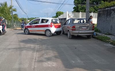 Taxista del #1695 se ve envuelto en percance en la Ixcoatl
